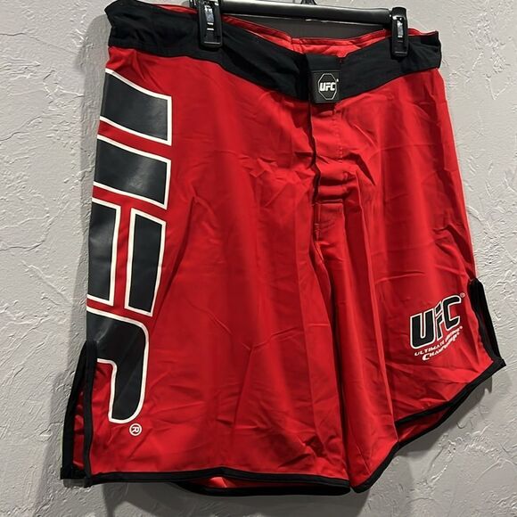 🔥🔥 UFC Ultimate Fighting Championship Red Training Shorts Men Sz 36 - PERFECT - Picture 2 of 13